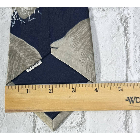 Albert Einstein W.B. Novelty Necktie Smoking a Pipe Ivory Navy Blue Beige - Picture 5 of 5